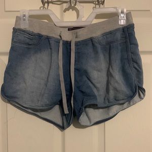 No Boundaries shorts!